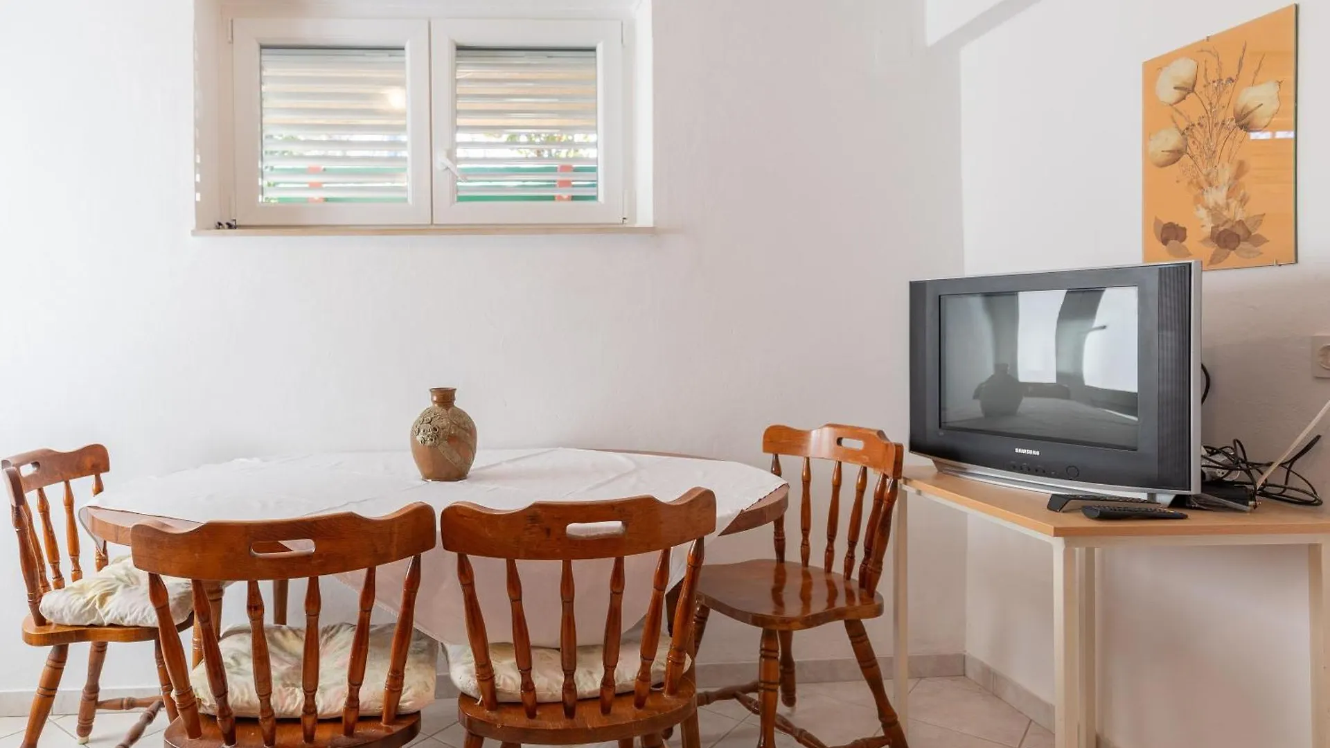 Tinka, Apartment No 1 Starigrad Paklenica